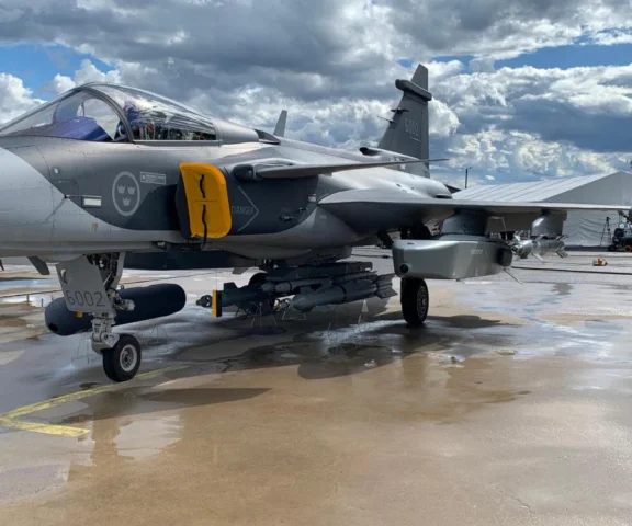 Gripeny z kłami. Szwedzkie siły powietrzne zyskują zdolność głębokiego uderzenia, dzięki Taurusom