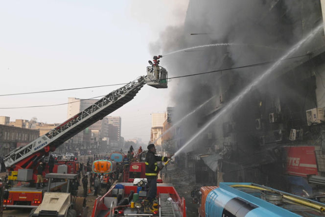 Pakistan/ Co najmniej 11 ofiar śmiertelnych pożaru w centrum handlowym w Karaczi