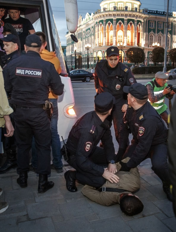 Uliczne protesty w Rosji! Zatrzymanych Putin wysyła na wojnę. Mobilizacja jednak powszechna?