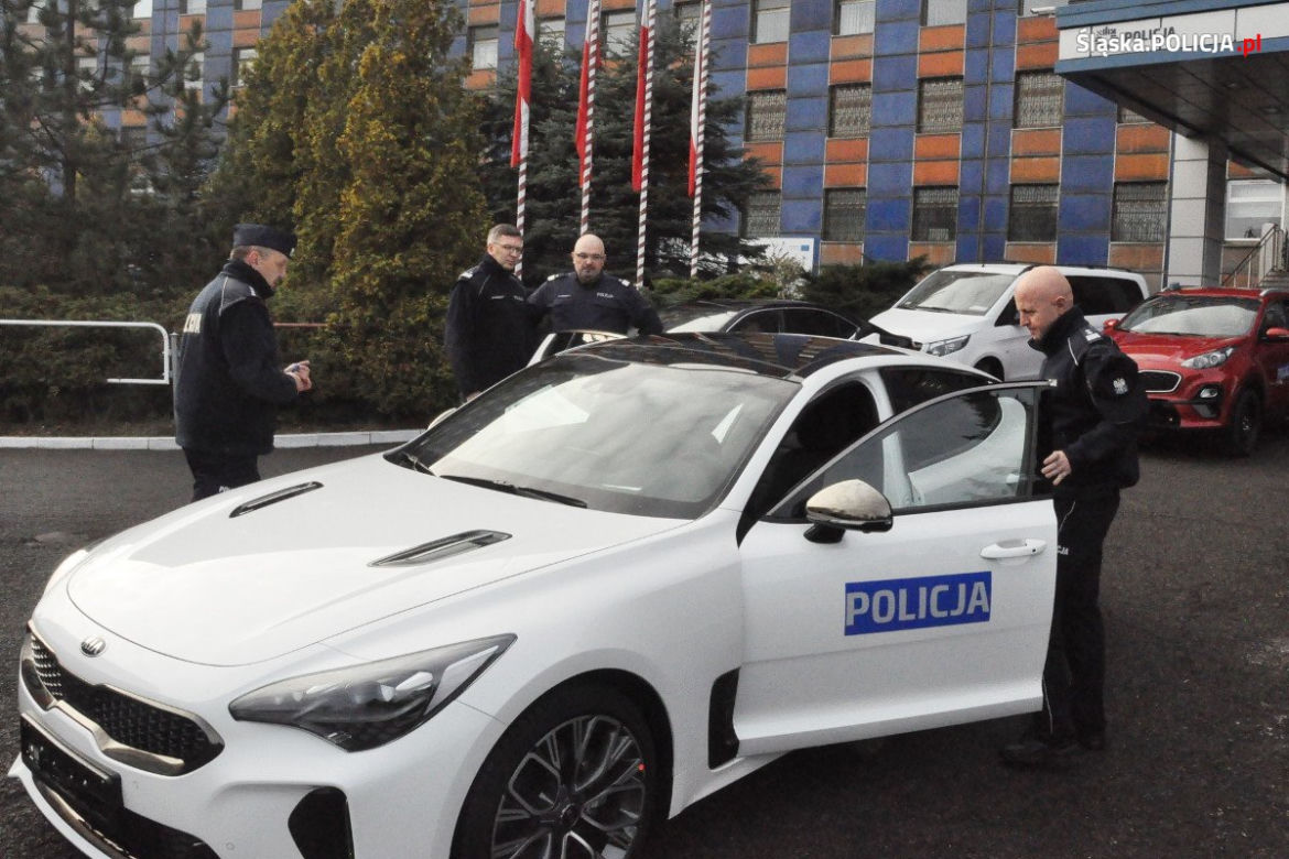Nowe radiowozy KIA Stinger dla polskiej policji