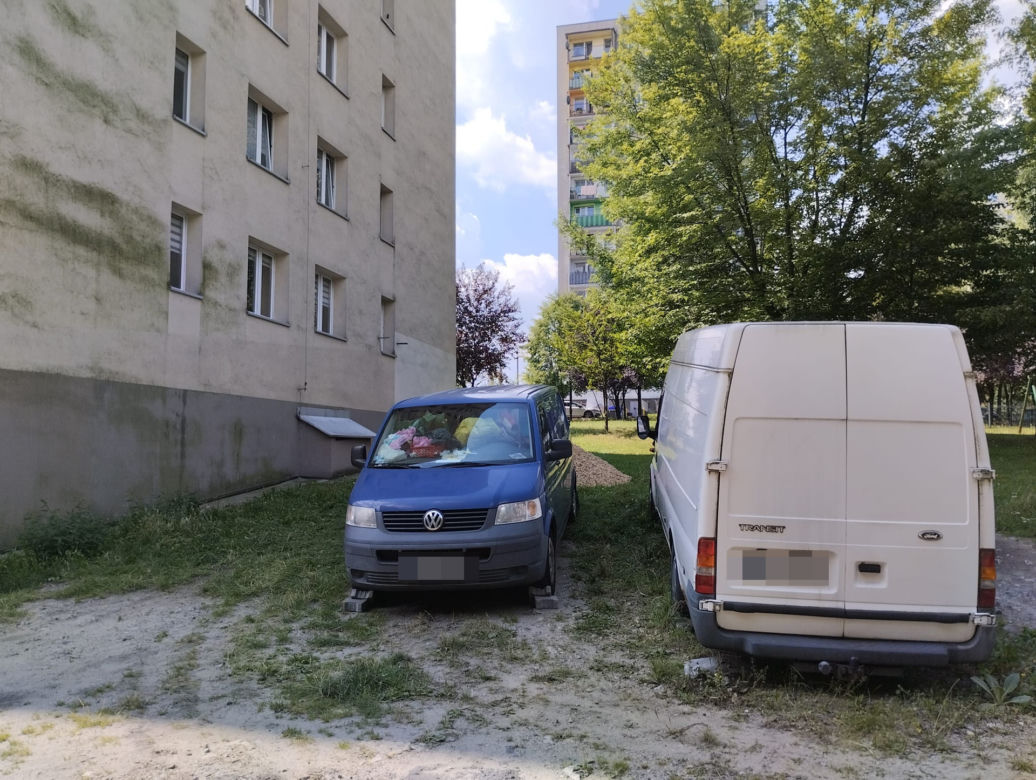 Dwa ciała w Będzinie. Andrzej zrzucił zawiniętą w dywan Annę z balkonu?