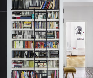 Regał na książki. Domowa biblioteka w salonie