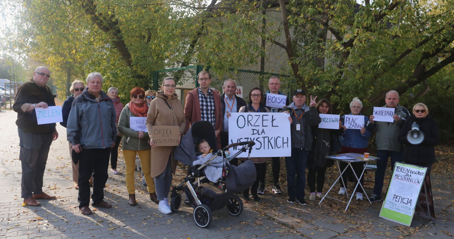 Chcemy tu park, a nie kolejny zabytek. Mieszkańcy protestowali przed torem kolarskim RKS Orzeł 
