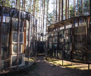 Labirynt z 3 tysięcy ekranów. Grób komunizmu