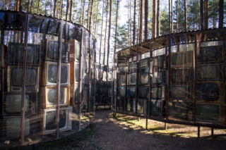 Labirynt z 3 tysięcy ekranów. Grób komunizmu