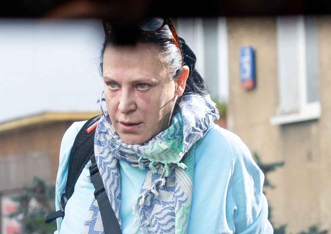 Zdyszana Kayah dźwiga sama