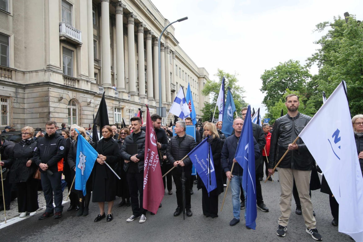   Razem przeciw przemocy. Medycy protestują w Warszawie