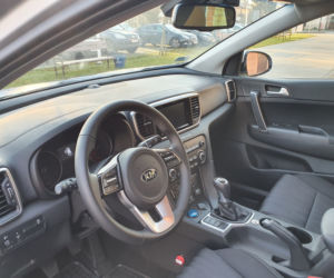 Policja zainwestowała w dwa nowe SUV-y! Bogato wyposażone radiowozy marki Kia Sportage rozpoczęły służbę w drogówce