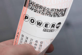 Padnie rekord? Kumulacja Powerball 1,6 mld dolarów kusi Amerykanów!