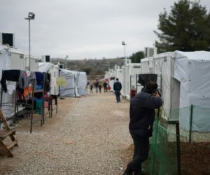 Europejskie państwo przyspiesza deportacje. Powstaną ośrodki dla migrantów poza UE
