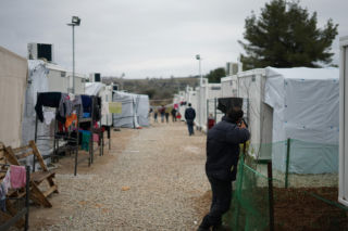 Europejskie państwo przyspiesza deportacje. Powstaną ośrodki dla migrantów poza UE