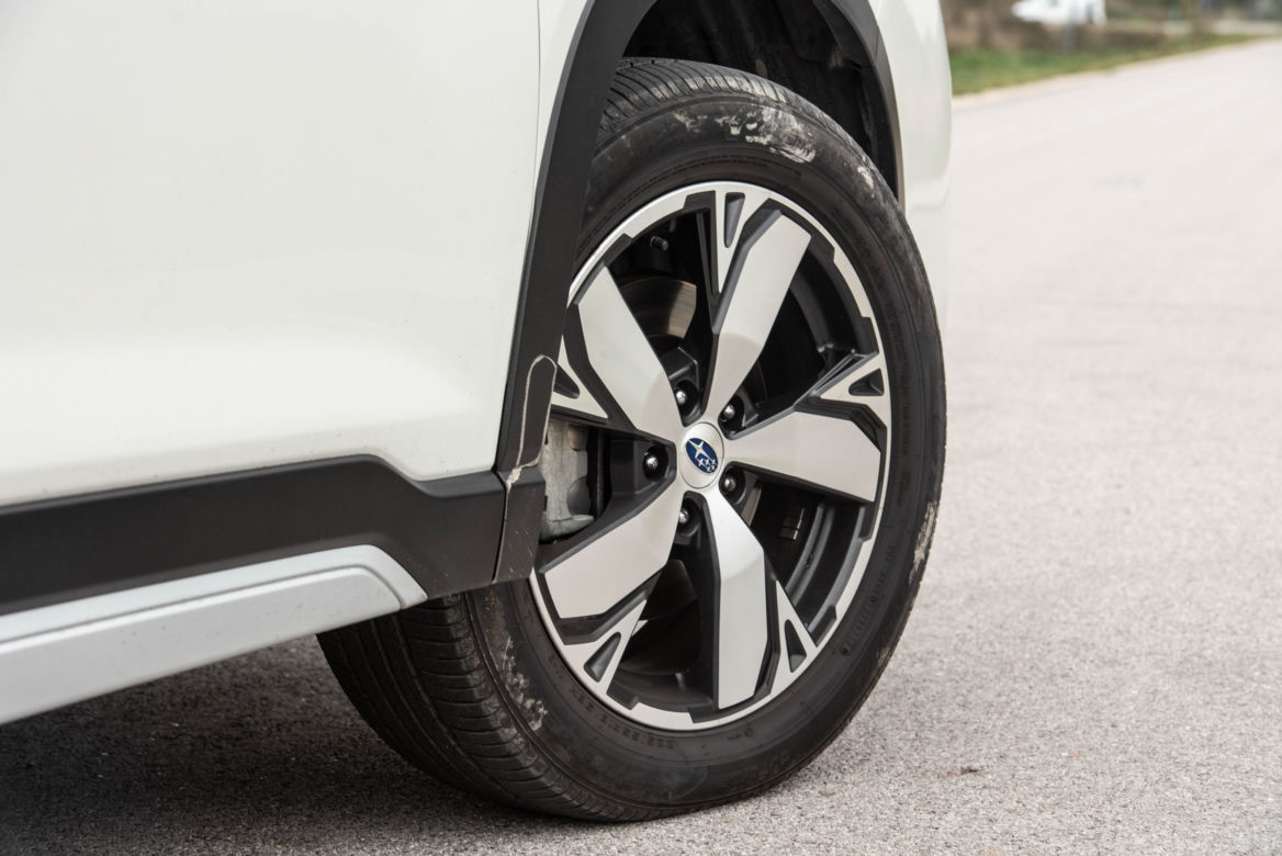 Subaru Forester e-BOXER vs Honda CR-V Hybrid