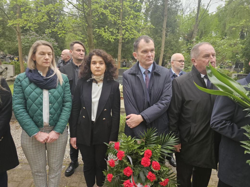 Kraków. Andrzej Duda ukląkł przed grobem posła PSL. Prezydent uczcił rocznicę katastrofy smoleńskiej