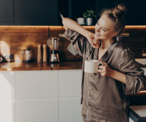 Poranny rytuał, który może odbierać energię. Naukowcy tłumaczą, jak uniknąć „zjazdu” w ciągu dnia