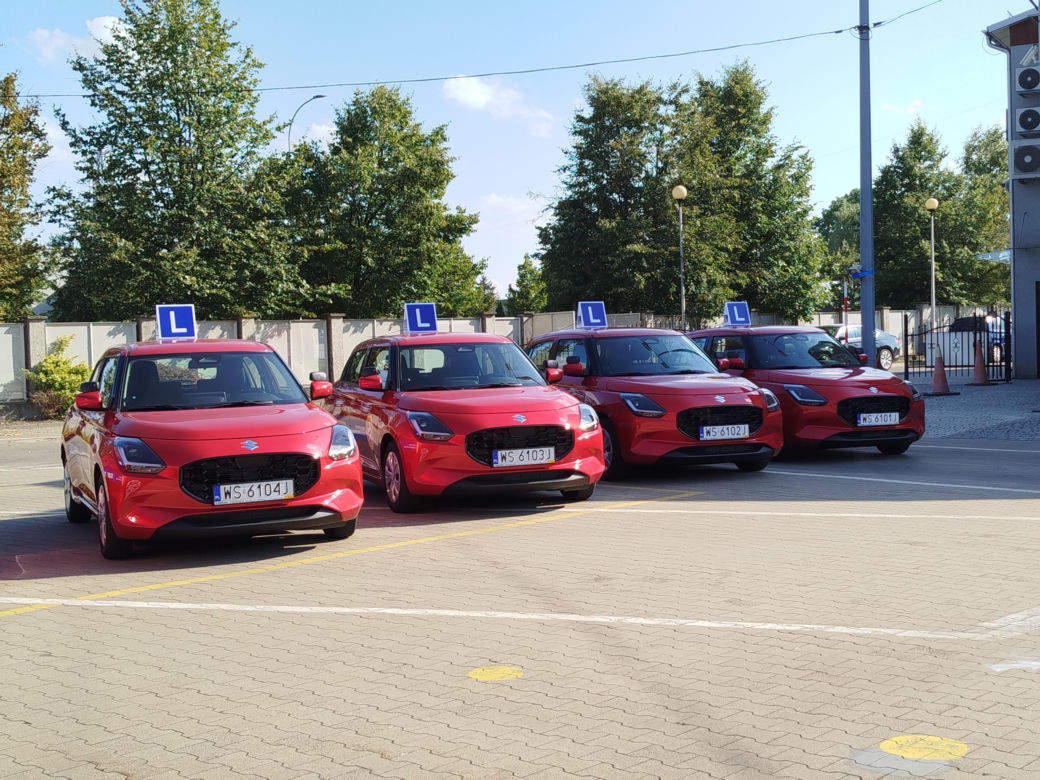 Siedlecki WORD wymienił starą flotę pojazdów egzaminacyjnych na nowe samochody marki Suzuki Swift