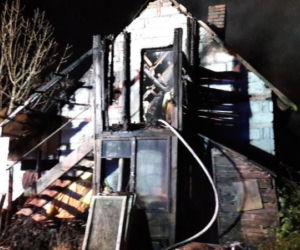Spalone zwłoki na poddaszu budynku. TRAGEDIA w Maciejowej