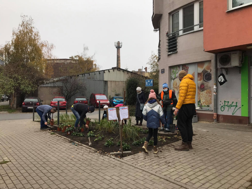 Nowy, zielony skwerek na Szyperskiej