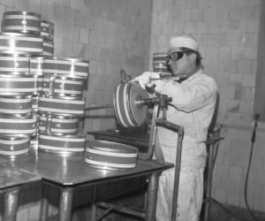 QUIZ PRL. Czy się stoi, czy się leży, trzy tysiące się należy. Tak pracowano w PRL-u