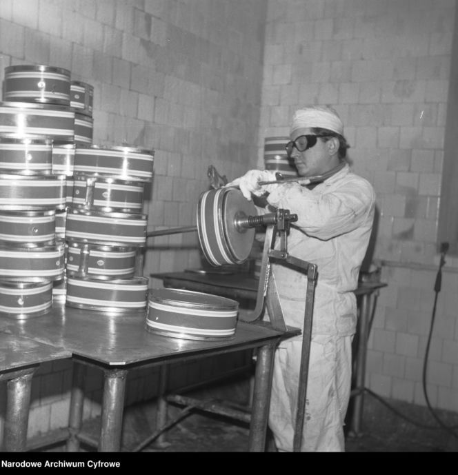 QUIZ PRL. Czy się stoi, czy się leży, trzy tysiące się należy. Tak pracowano w PRL-u