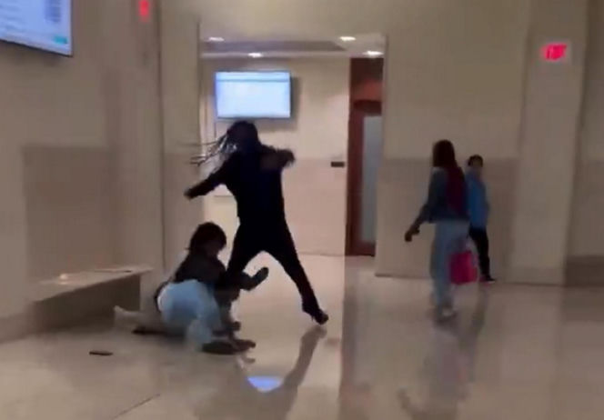 Ojciec rzucił się w sądzie na zabójcę dziecka. Nie miał litości