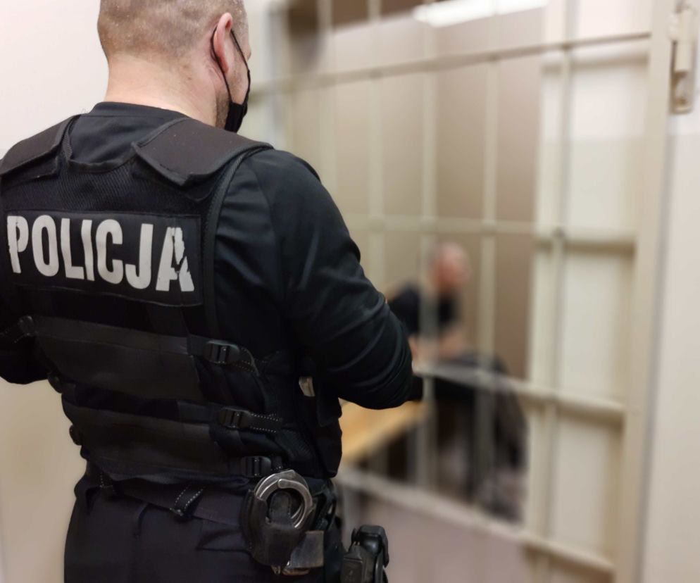 Z pełnym koszem uciekł ze sklepu. 54-latek z Krajenki zastraszył kobiety nożem