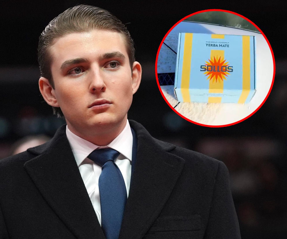 Barron Trump, syn Donalda Trumpa, w marynarce i krawacie, z zamyślonym wyrazem twarzy. Obok, w czerwonym okręgu, widoczne jest opakowanie produktu SOLLOS Yerba Mate Pineapple + Coconut. Więcej o biznesie młodego Trumpa przeczytasz na Super Biznes.