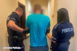 Siekierą zniszczył dwa auta. 40-latkowi grozi 5 lat za kratami