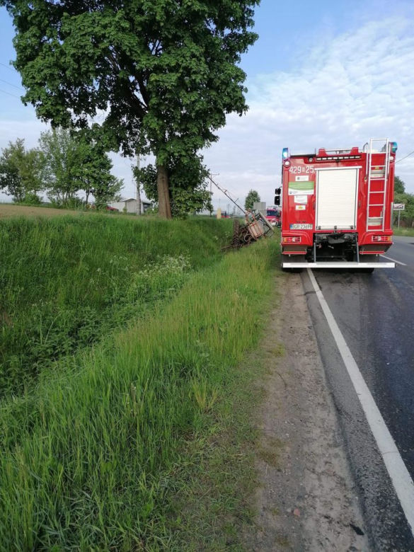 Wypadek w Szczuczynie. Pijany kierowca osobówki uderzył w ciągnik [ZDJĘCIA]