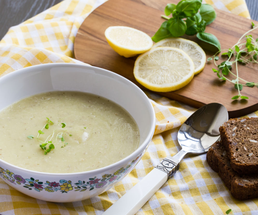 Zupa cukiniowa z kuskusem i cytryną - idealna na lato