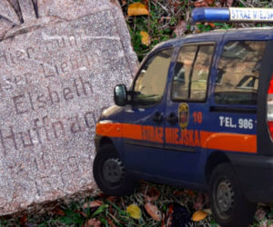 Straż miejska została wezwana do nagrobka
