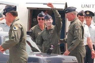 Jak uratować lotnika na wrogim terytorium?