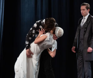 Na Wspólnej odc. 3273. reżyser Halicki (Adam Szczyszczaj), aktorka (Sylwia Gola), aktor (Michał Sacharczuk)