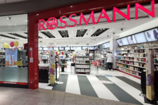 Dzień Babci i Dziadka w Rossmann. Prezenty idealne dla seniorów