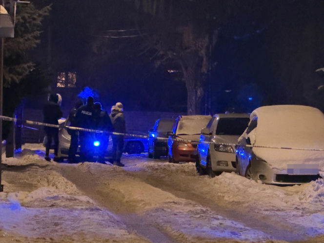 Tajemniczy atak w Ursusie. Mężczyzna raniony nożem w pośladek, sprawcy brak