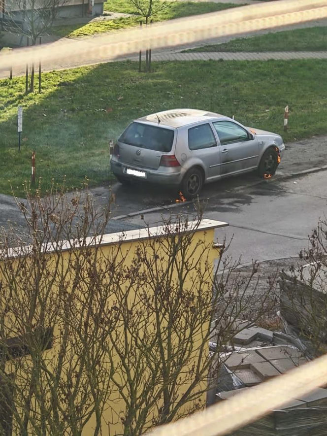 Pożar samochodu na ulicy Górnej w Starachowicach