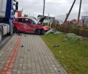 Koszmarny wypadek w Siołkowej. Suzuki staranowane przez ciężarówkę