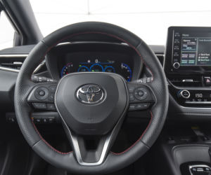 Toyota Corolla GR Sport 2.0 Hybrid Dynamic Force 184 KM e-CVT vs. Volkswagen Golf 8 1.5 eTSI 150 KM Style DSG7