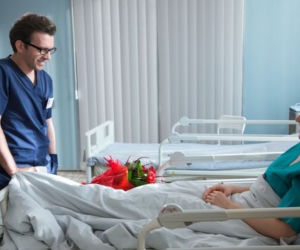 Na dobre i na złe odcinek 635. Sylwia Mróz (Magdalena Turczeniewicz), Artur Bart (Piotr Głowacki)