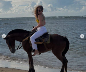 Wiktoria Gąsiewska galopuje po plaży w bikini. Miała być bajkowa scena, jest afera!