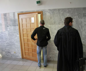 Wbił bratu śrubokręt w kręgosłup! Rusza proces w Tarnobrzegu [ZDJĘCIA]
