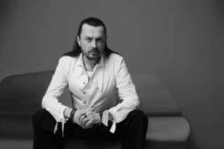 Piotr Cugowski w nastrojowej power balladzie. Oto Niedorośli