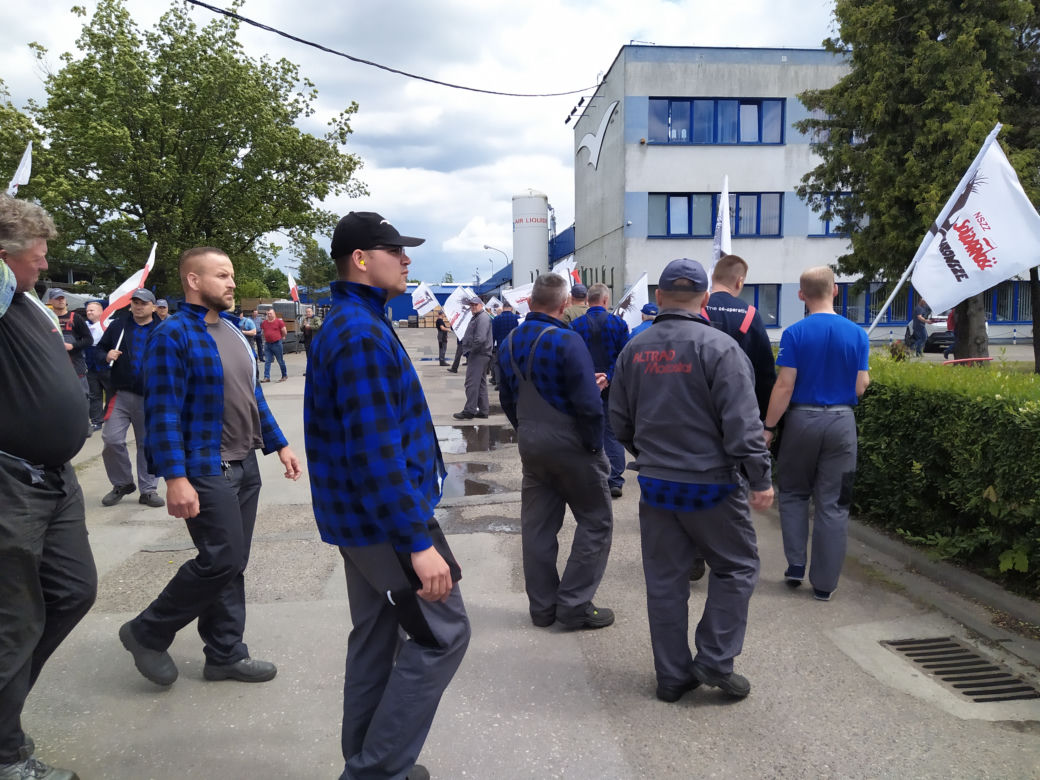 Trwa strajk generalny w Altrad Mostostal. Protestujących poparli związkowcy z Mostostalu Siedlce - zobacz zdjęcia!