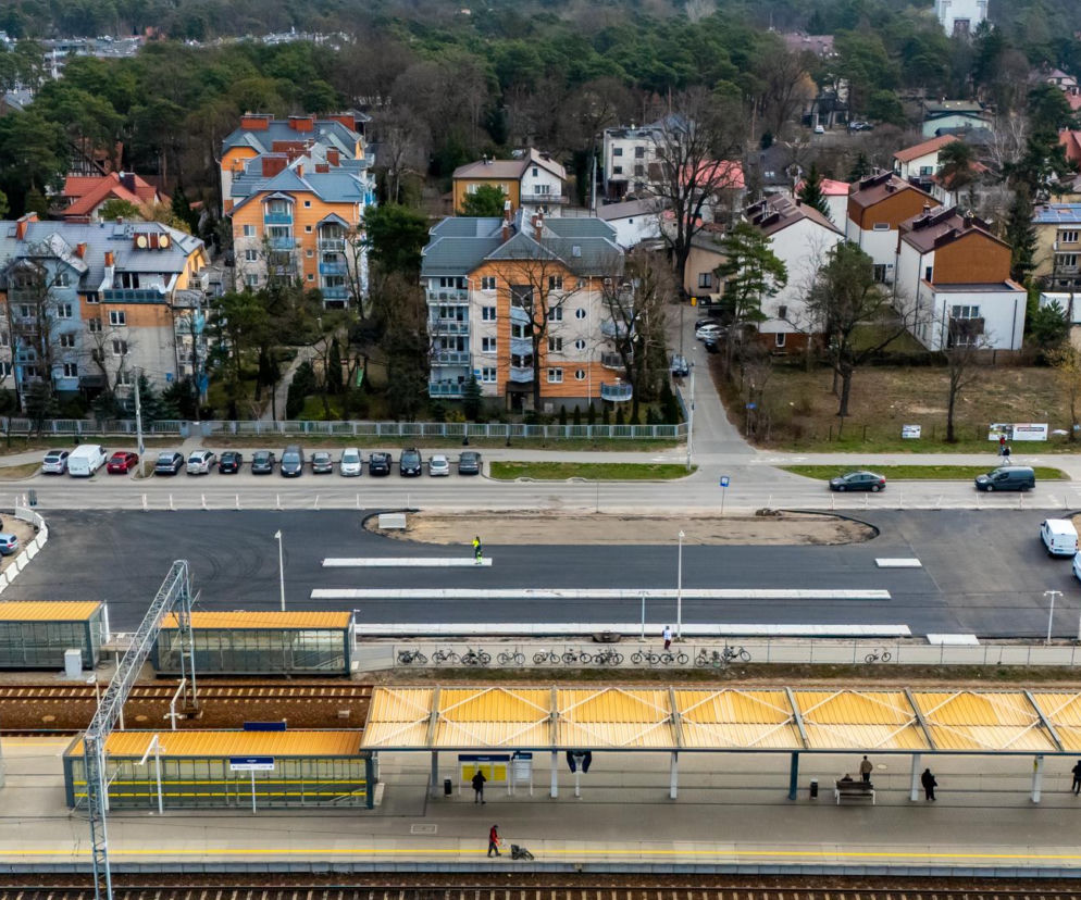 Protest mieszkańców przeciwko przebudowie linii otwockiej. Kolejarze otrzymali nagrodę Leniwego Szlabanu
