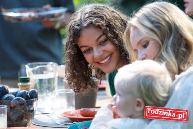 Rodzinka.pl nowy 19 sezon. Magda (Olga Kalicka), córka Nikola (Aniela), Zosia (Emilia Dankwa)