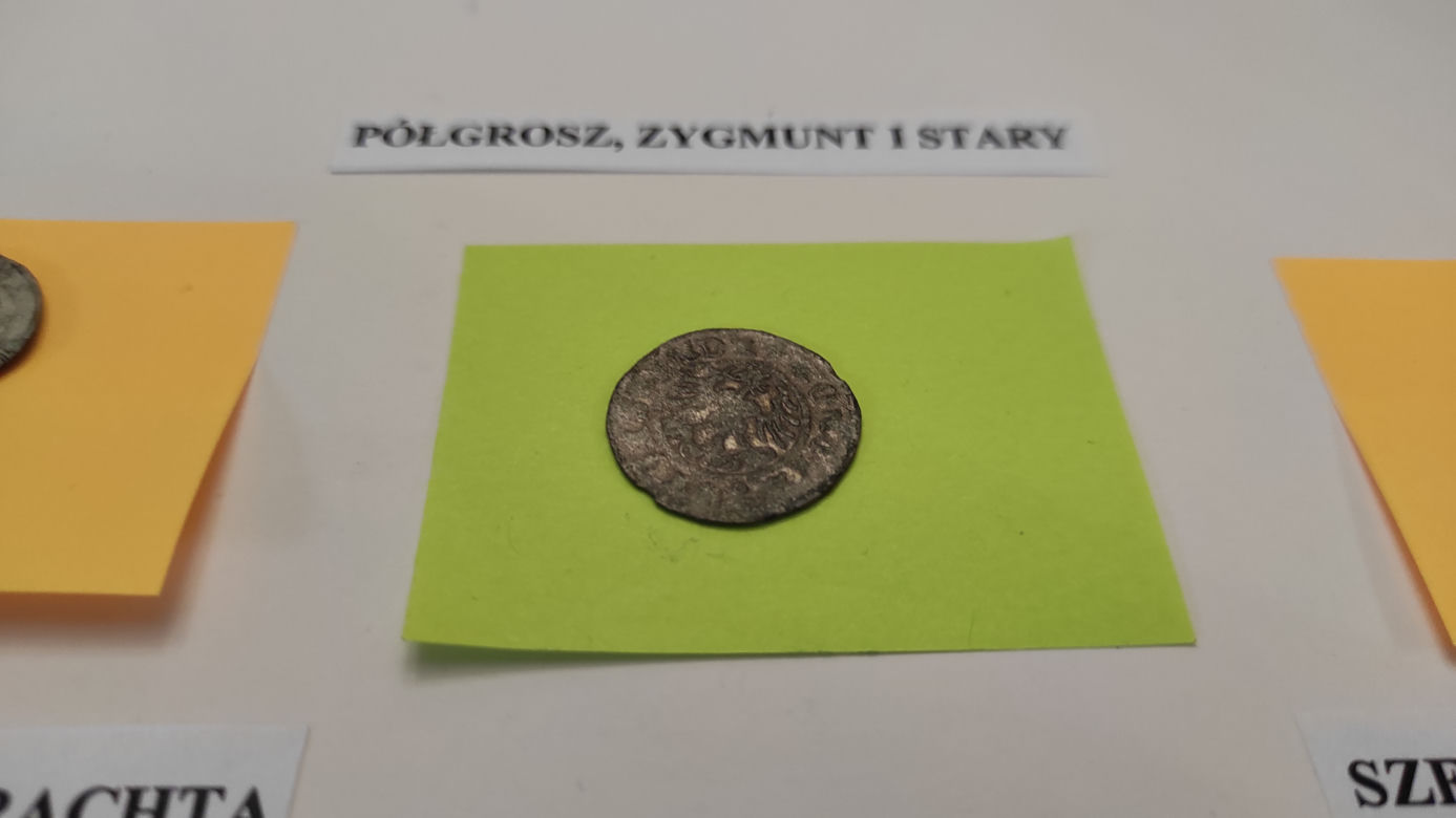 Zabytki i dokumenty znalezione w zbiorach na Wawelu