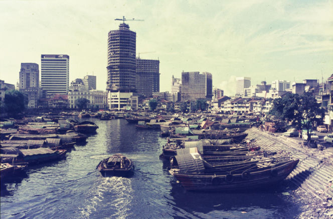 Rzeka Singapur z powstającymi wieżowcami w tle