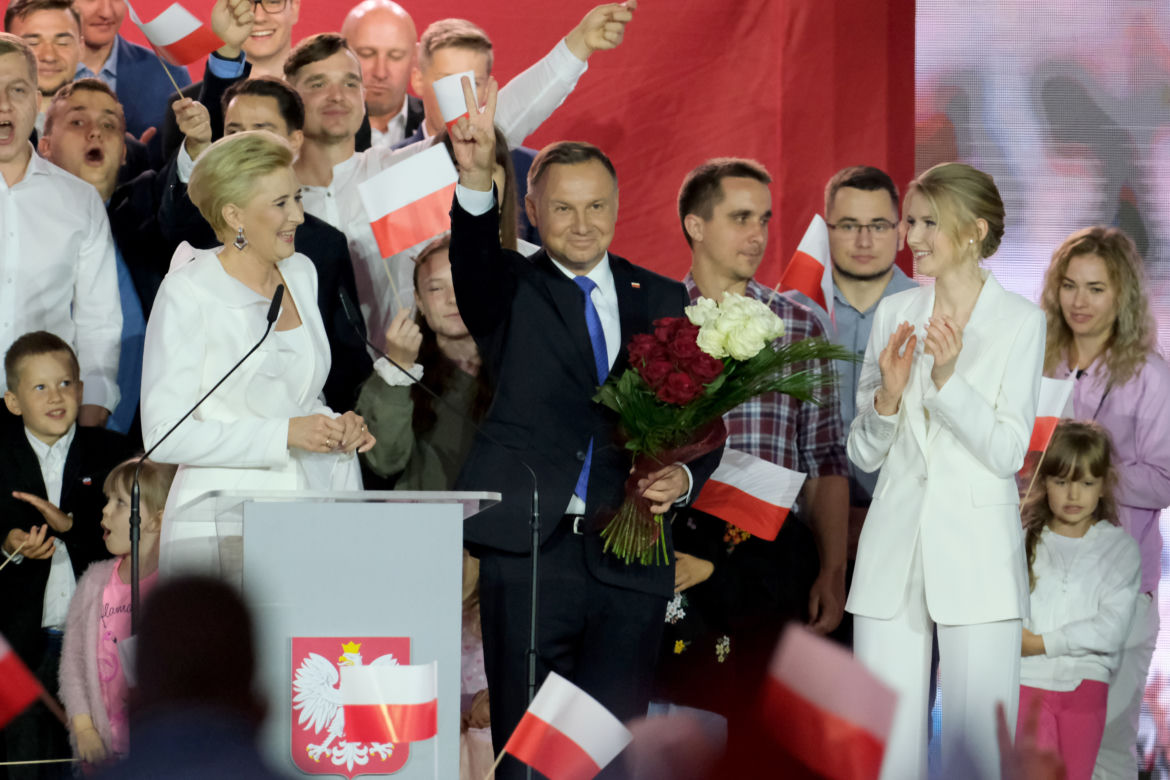 Prezydent sam się pudrował.