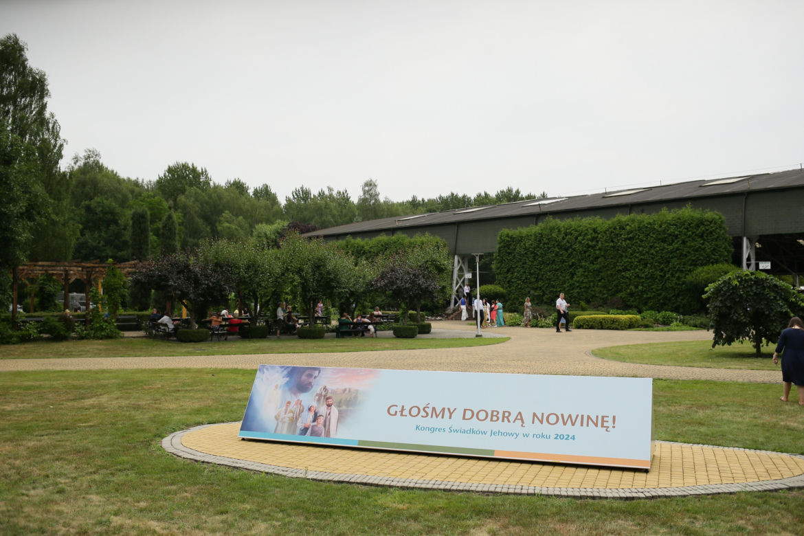 Kongres Świadków Jehowy 2024. W niedzielnych wydarzeniach wzięły udział tłumy