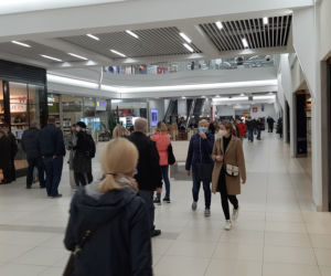 Poznańska Plaza przed zamknięciem! Tłumy poznaniaków na zakupach!