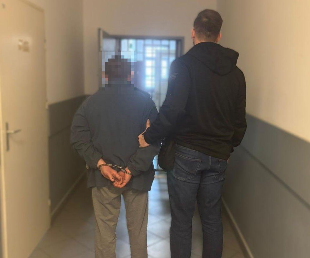 Powiat garwoliński: Tymczasowy areszt dla 52-latka z gminy Żelechów, który z piłą spalinową rzucił się na policjantów